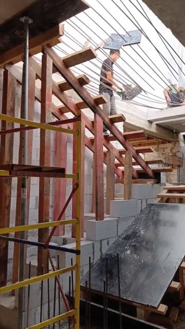 Строим лестницу #стройка #монолит #buildingmaterial #concrete #стро