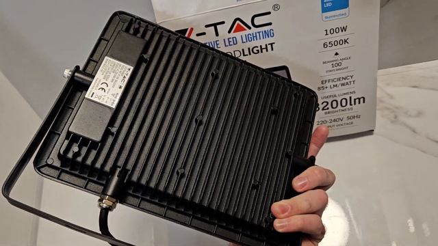 LED 100W прожектор V-tac със Samsung диоди 8200lm 5г гаранция