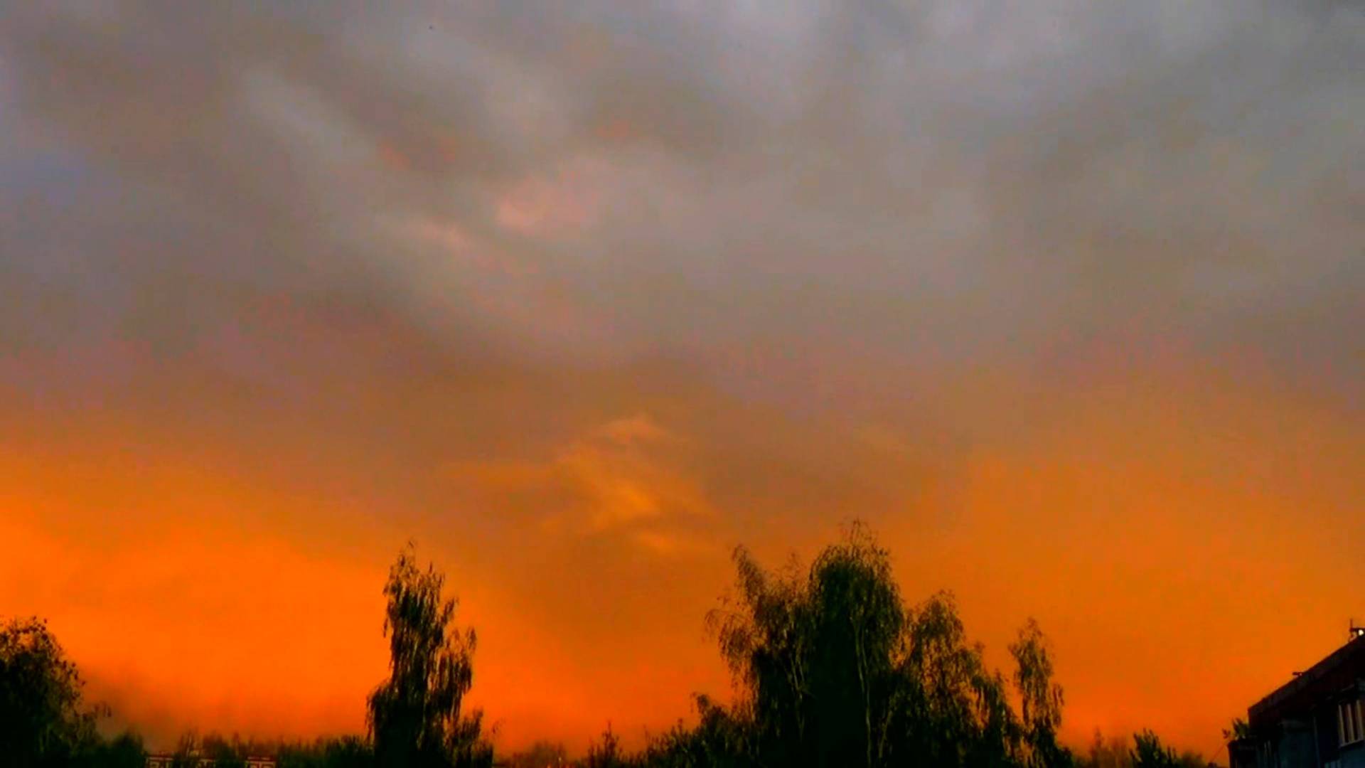 Облака над городом Вязники в лучах заходящего солнца. Съемка 11.05.2025