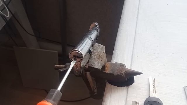 Как вытащить сломанный ключ из замка!