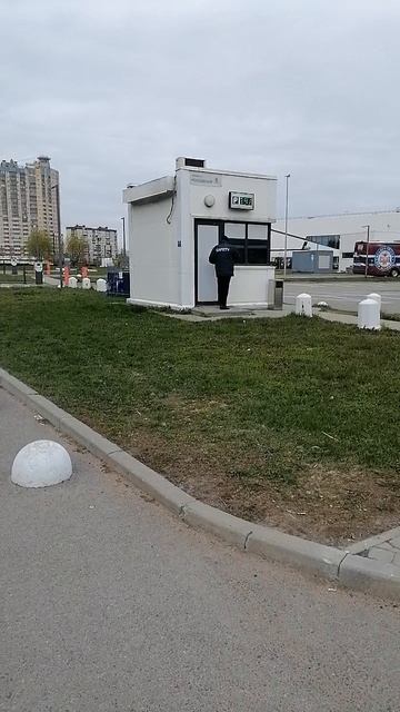 Погода в Санкт-Петербурге во 2й половине дня к стадиону СКА (сам стадион)
11.05.2025 охрана в кустах