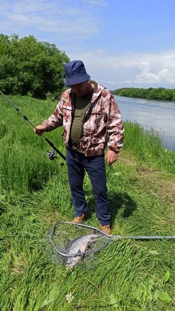 Рыбалка на Камчатке. Рыба Нерка. Довольные туристы благодарят меня.