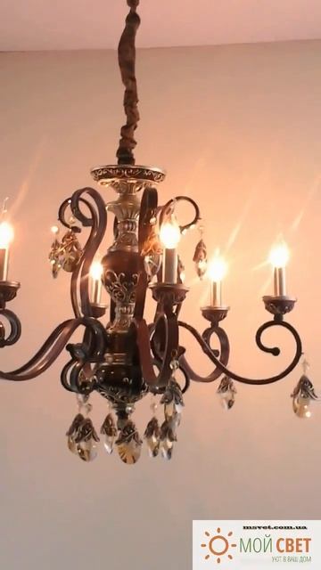 Классическая люстра с массивными хрустальными подвес