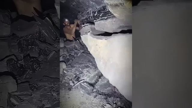 Обычный рабочий день шахтёров в Индии — так происходит добыча угля и увеличение территории самих шах