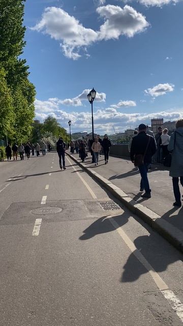 Поездка на велосипеде по Парку Горького в Москве .2025