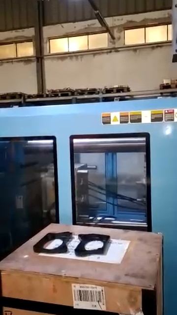 Литье с закладными на литьевом станке Threeplast