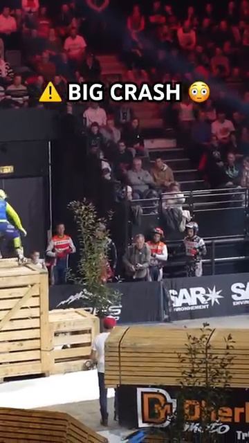 Crash de Benoît Bincaz 🇫🇷 #moto #motorsport #trial #motorcycle #bike #xtrial #trialindoor