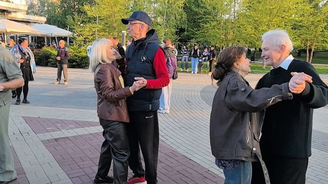 Пусть распускаются цветы... 11.05.25...