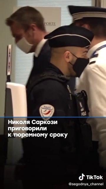 Что посеешь то и пожнёшь. 

Николя Саркози убил своего кредитора Муаммара Каддафи. Он думал одобрят.