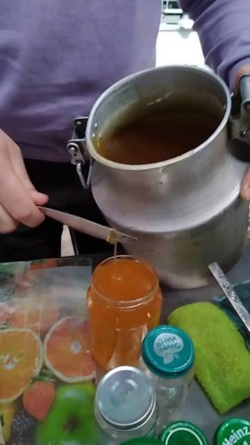 Как разливают мёд на пасеке. Путешествуем в Адыгею