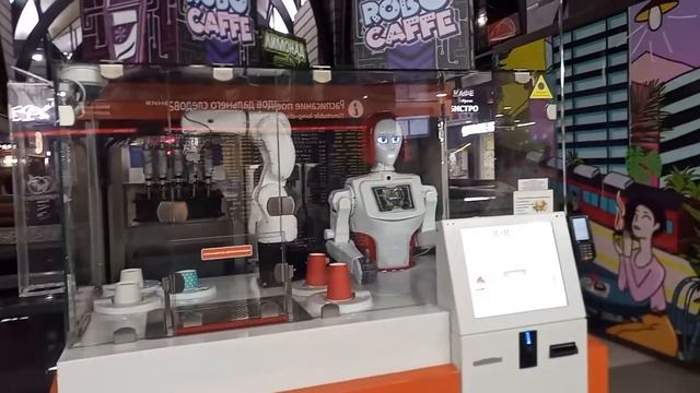 Я В ПИТЕРЕ ПЫТАЮСЬ КУПИТЬ МОРОЖЕНОЕ У РОБОТА.