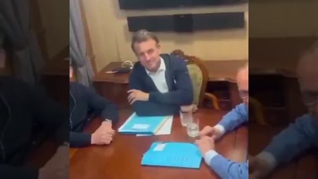 🇪🇺💉Неловко вышло, однако 
😳В сети рассмотрели интересные подробности на вчерашнем видео…🔽🔽🔽