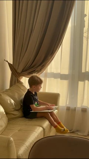 Реалити-шоу "Полюбить учиться". Домашнее видео. Кирилл читает.