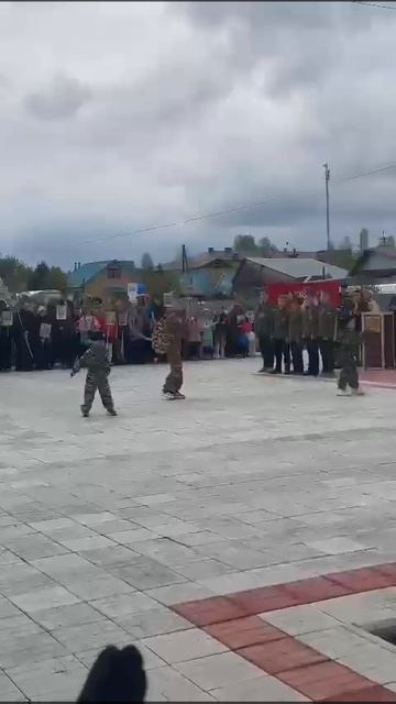 Наши младшие фланкировщики⚔ Дима и Виктор поздравляют всех с Днём Победы! Молодцы! Отдельное спас...