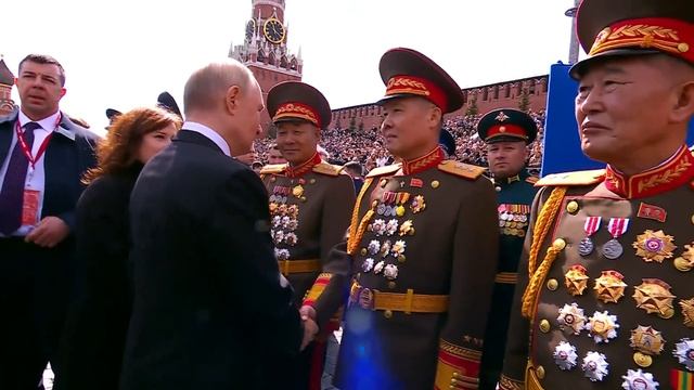 Путин обнял генерала КНДР ! Что сказал Президент в ответ на поздравления из Пхеньяна?
