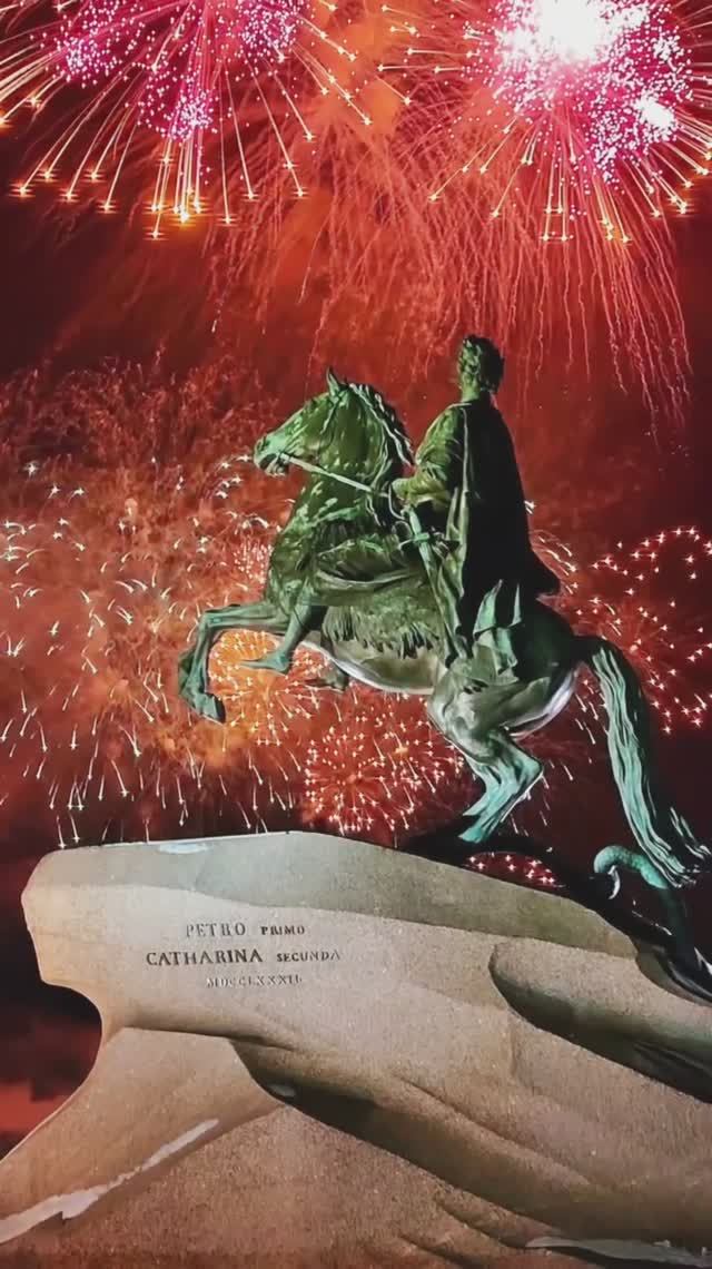 С 9 Мая, с Днём Победы! Бессмертный Полк и праздничный салют в Санкт-Петербурге