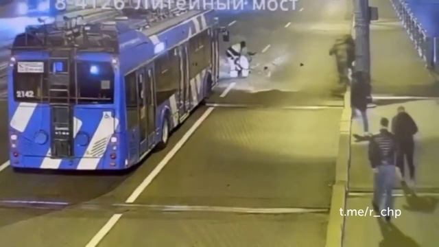 Вот тебе и уступил