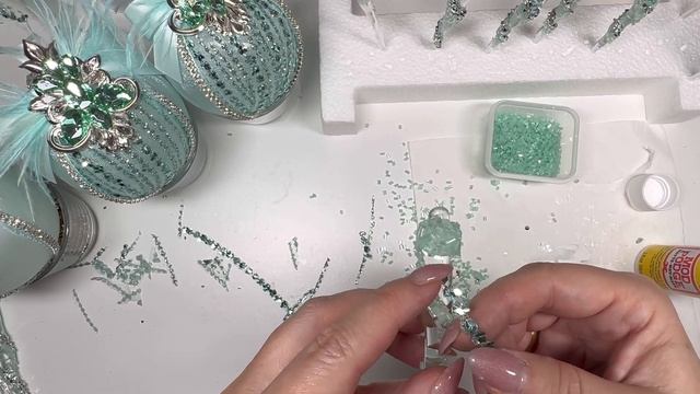 Елочные игрушки своими руками.  Декор сосульки