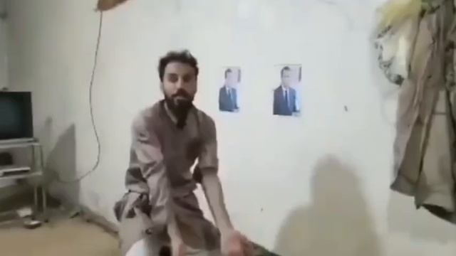 🤣🤣"Когда видишь наркомана, бей его как таракана". Клип на песню украинской группы "Брати Гадюкины"