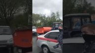 ‼️Голый мужчина облил людей краской и залез в цистерну в Кунцево‼️