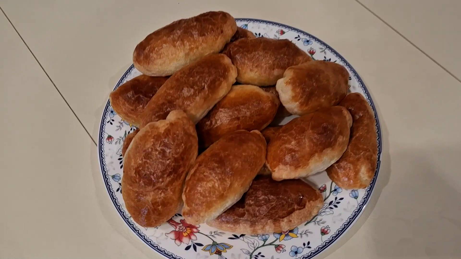 Напекла пирогов для гостей. Заболела. Счёт за электричество