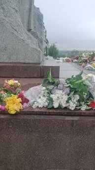 Днепр: День Победы! Посмотрите сколько цветов!