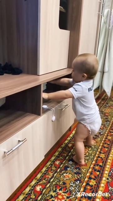 Маленький взломщик😊