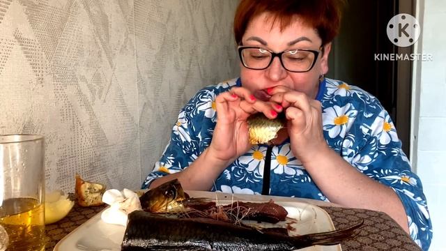 Она лежала и махала хвостом🤣/Селедка,да с икрой,как с кишками не сожрать😉