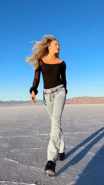 Catwalking into an amazing day!🥰☀️