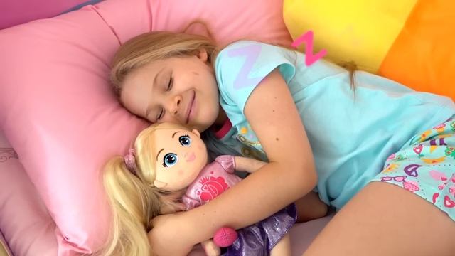 Диана и Рома Диана помогает Малышу Оливеру уснуть