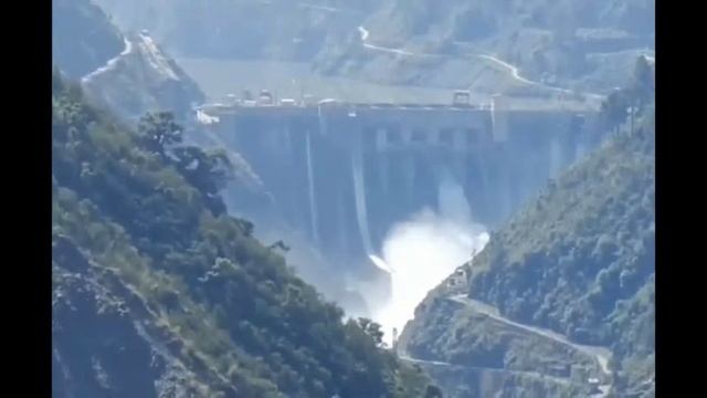 Индия снова пустила воду в Пакистан открыв дамбу