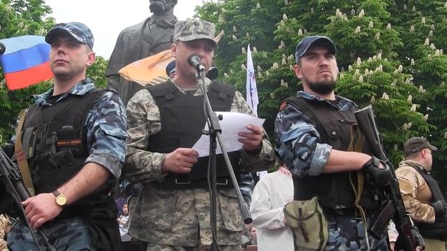 Русская весна! 
Официальное объявление результатов референдума о статусе Луганской области, который