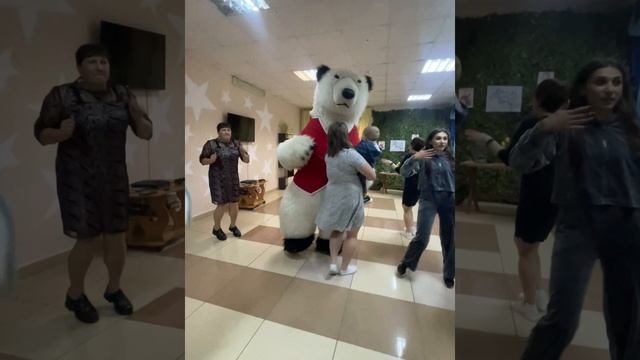человек паук залез в медведя