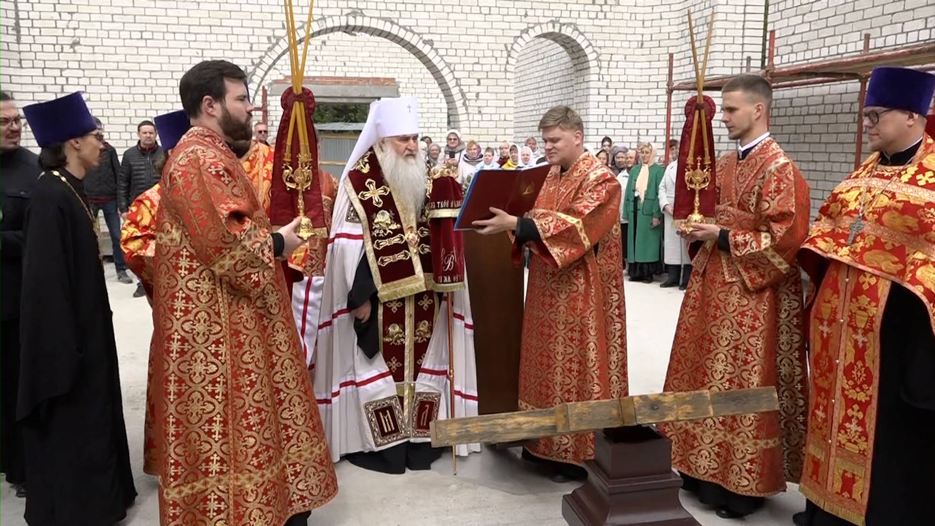 Митрополит Лонгин совершил чин основания храма во имя великомученика Георгия Победоносца