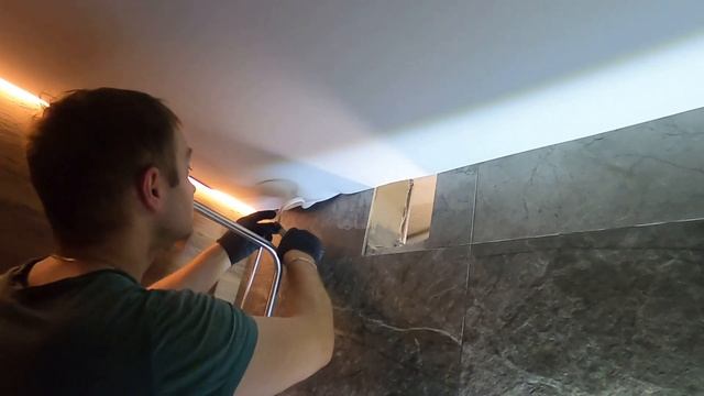 Как установить бесщелевой натяжной потолок с световы?