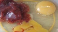 Шарлотка с яблоками корицей и брусничным медом