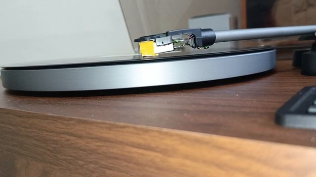 Новинка с автостопом в минималистичном корпусе: Обзор проигрывателя винила Alive Audio Magna Wood