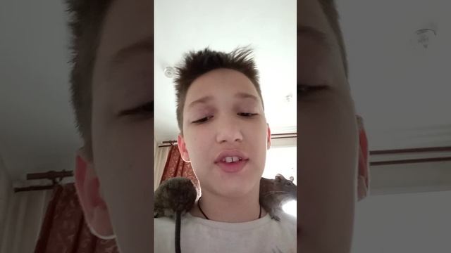 Сёма белка чуть не расшибся! Я поймал его!
