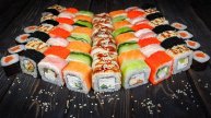 Рис вкуснющий и Роллы - у нас только самодельные ❤️