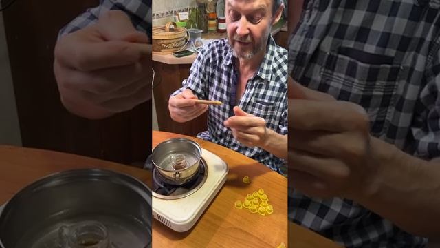 Готовим восковые мисочки для выращивания маток