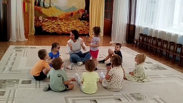 Песенка с бубенчиками "Кто-кто по утрам"