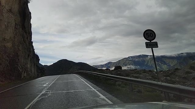 Алтайские Врата над Катунью