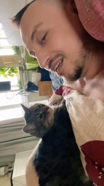 Шучу над Асей и странно смеюсь