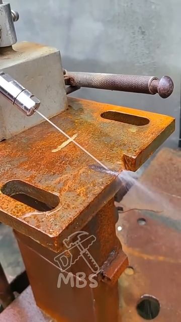 Cutting rust iron with water spray #whater #diy #machinetools #shorts