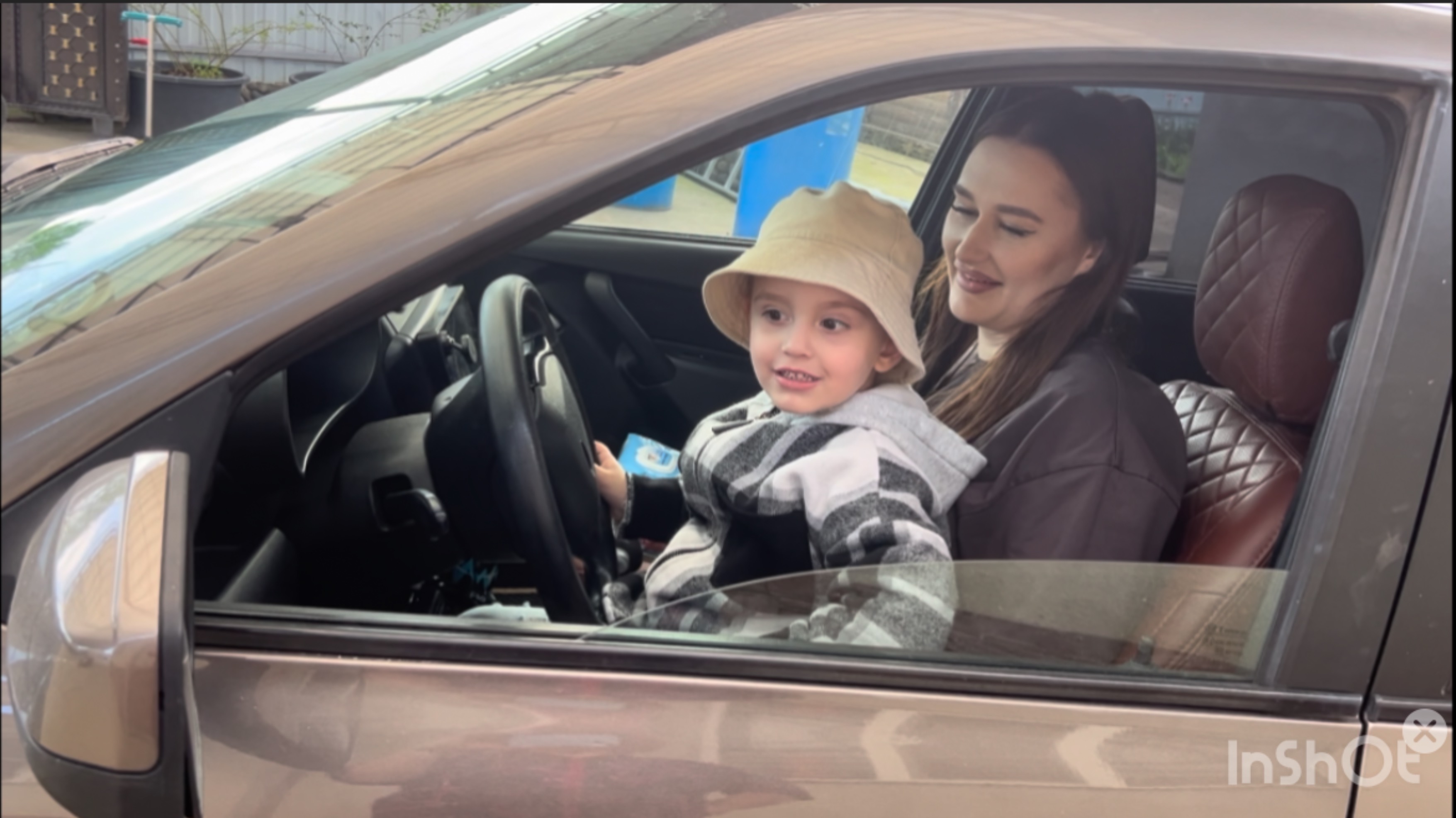 Юный водитель 😃Юра придумал ячейки для инкубатора