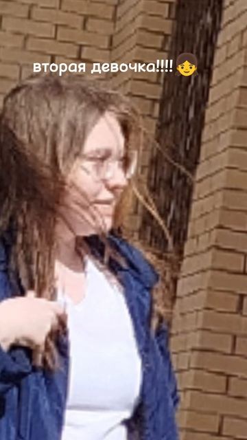 две девочки портят стены на улице Спортивной дом один Подмосковье Октябрьский