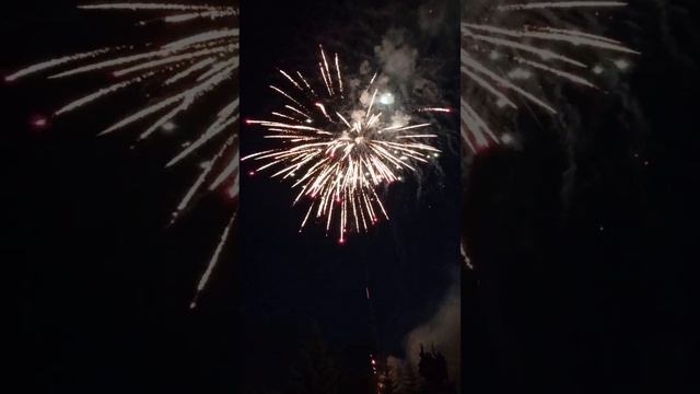 ПРАЗДНИЧНЫЙ САЛЮТ В ВЯТСКИХ ПОЛЯНАХ!