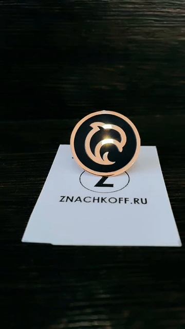 Изготовление золотых и серебряных значков с лазерной