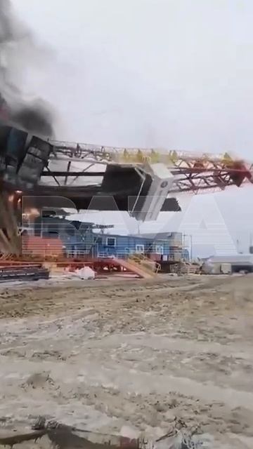Эпичное видео пожара и обрушения вышки на месторождении в ЯНАО.