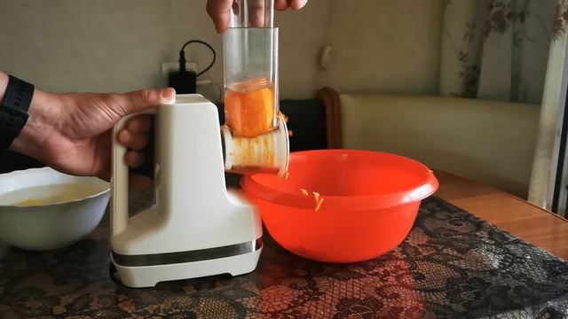 Морковь на мелкой тёрке Ourson MS2050/IV